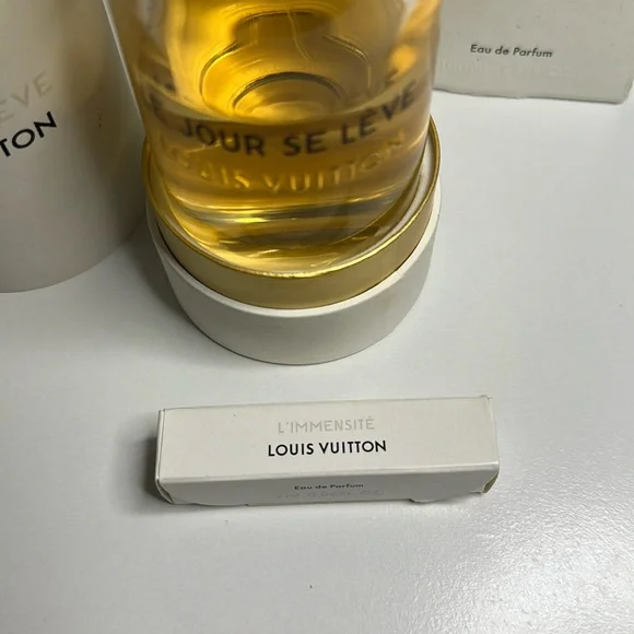 LV fragrance with sample - Picture 5 of 9
